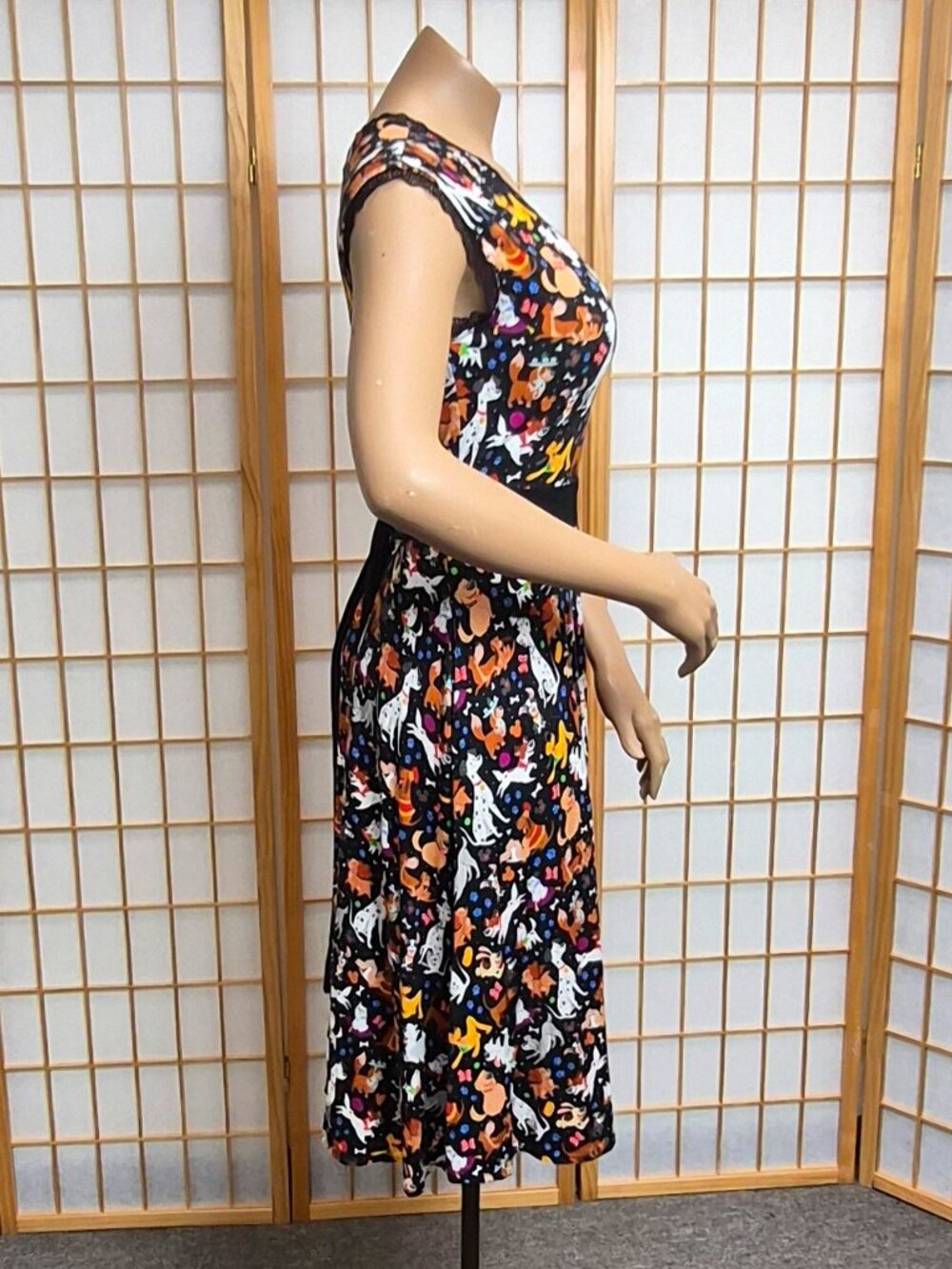 Disney the Dress Shop midi dress with Disney dogs print sleeveless EUC Medium - Picture 4 of 12